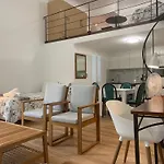 Broadway I Central, Spacious White Apartment 56Sqm