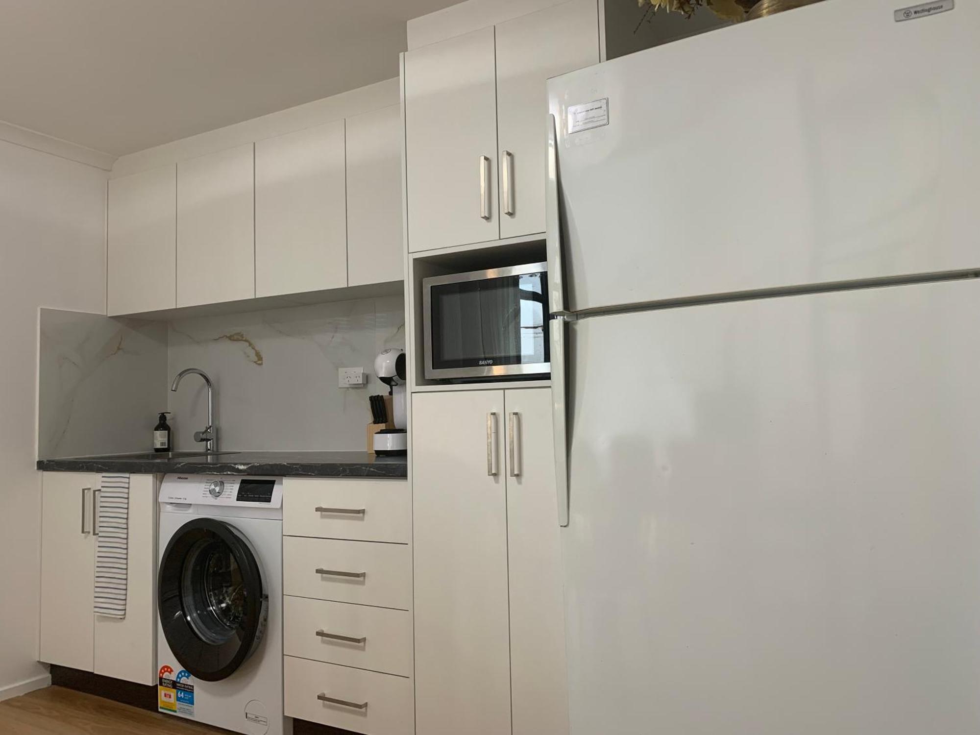 Broadway I Central, Spacious White 56sqm Apartment Sydney