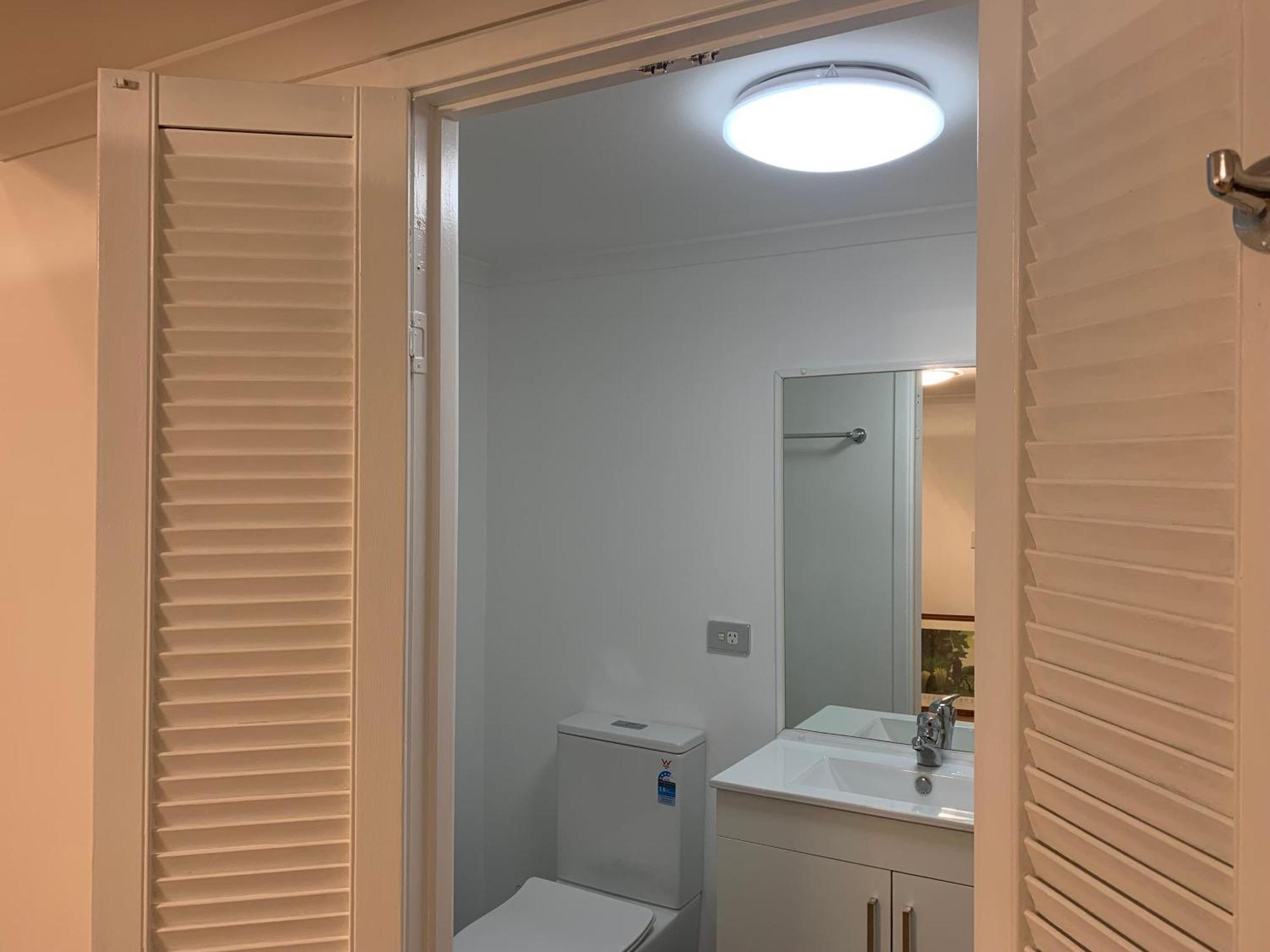 Broadway I Central, Spacious White 56sqm * Sydney