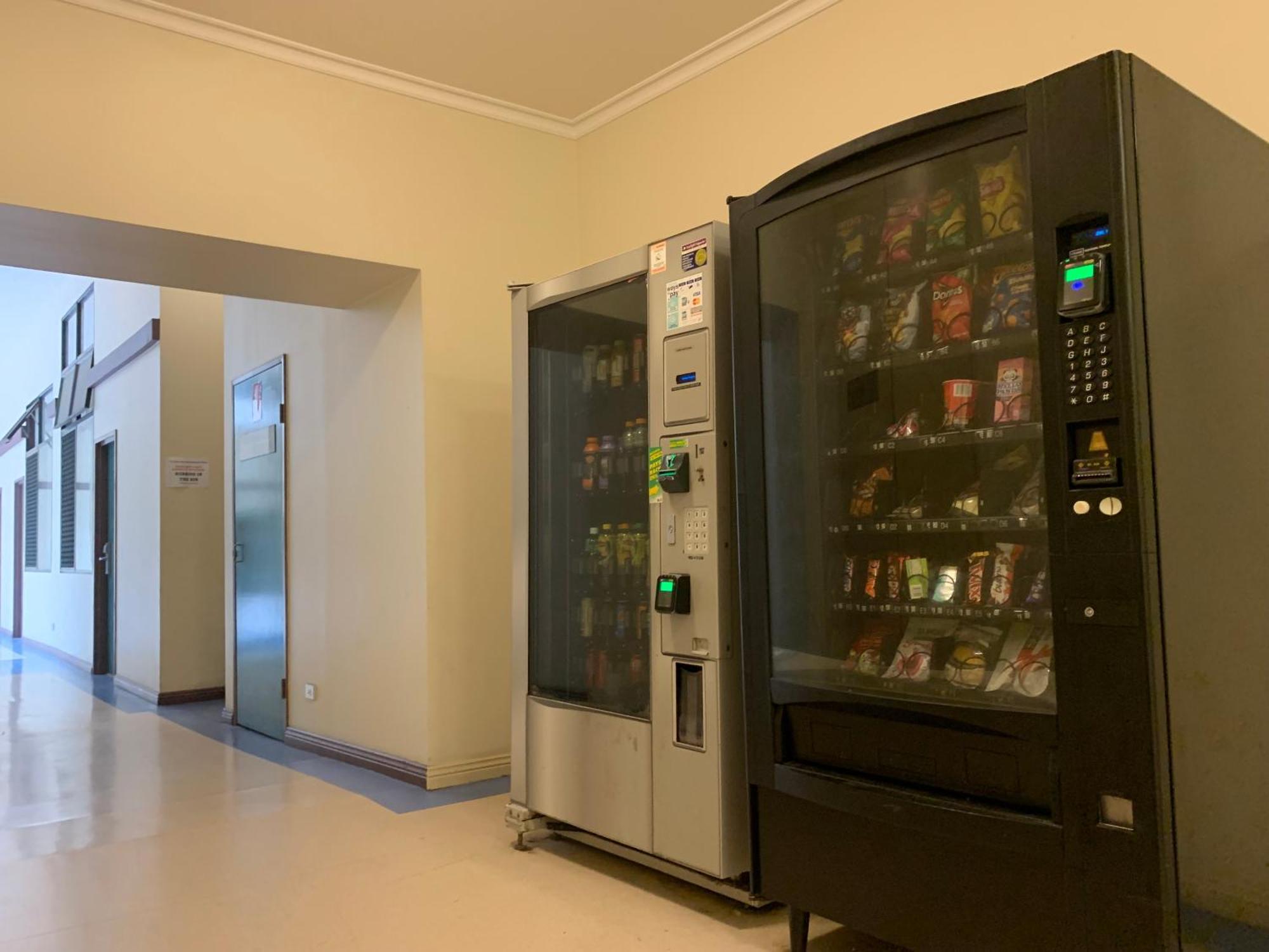 Broadway I Central, Spacious White 56sqm Apartment *