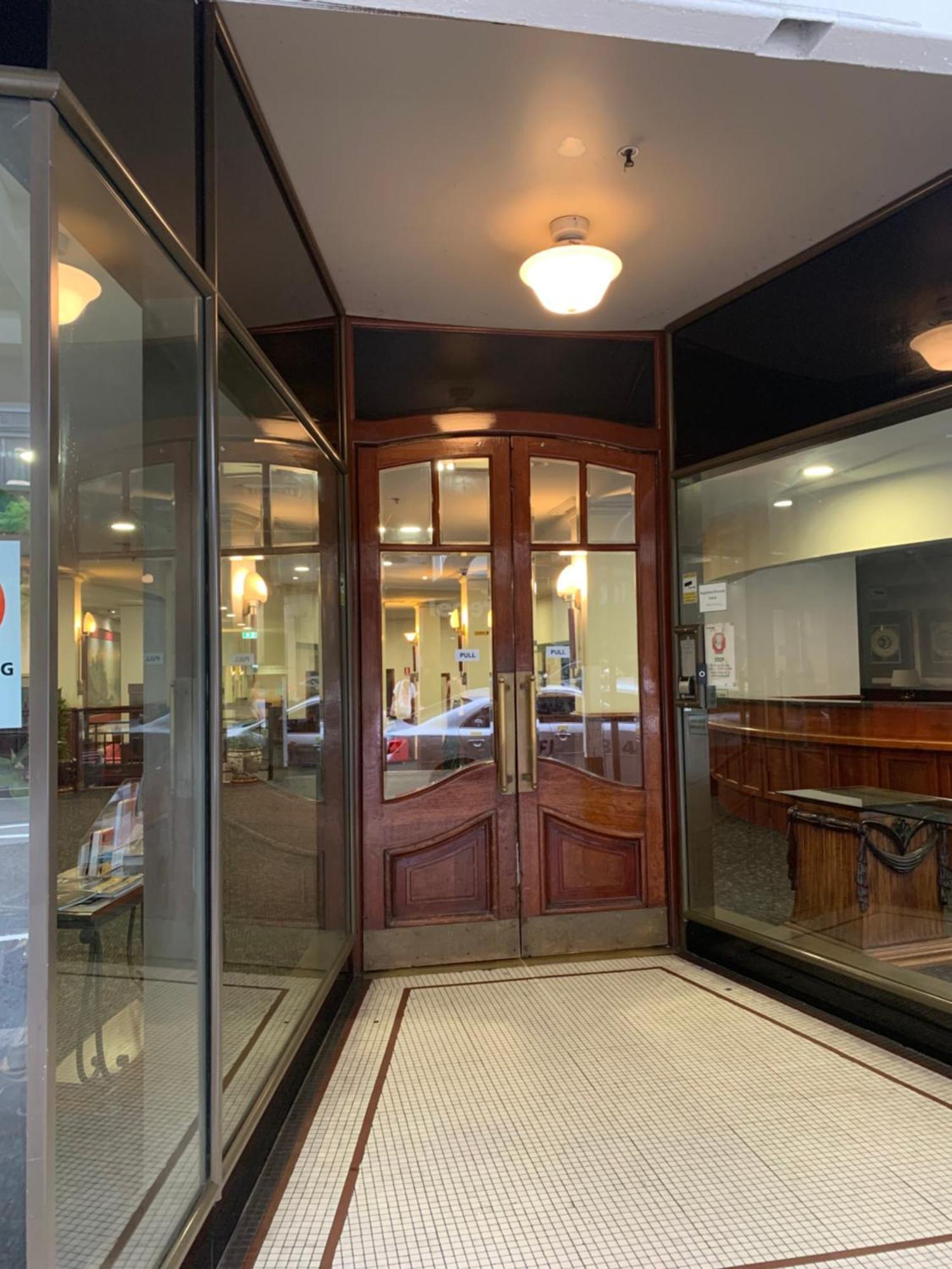 Broadway I Central, Spacious White 56sqm Apartment