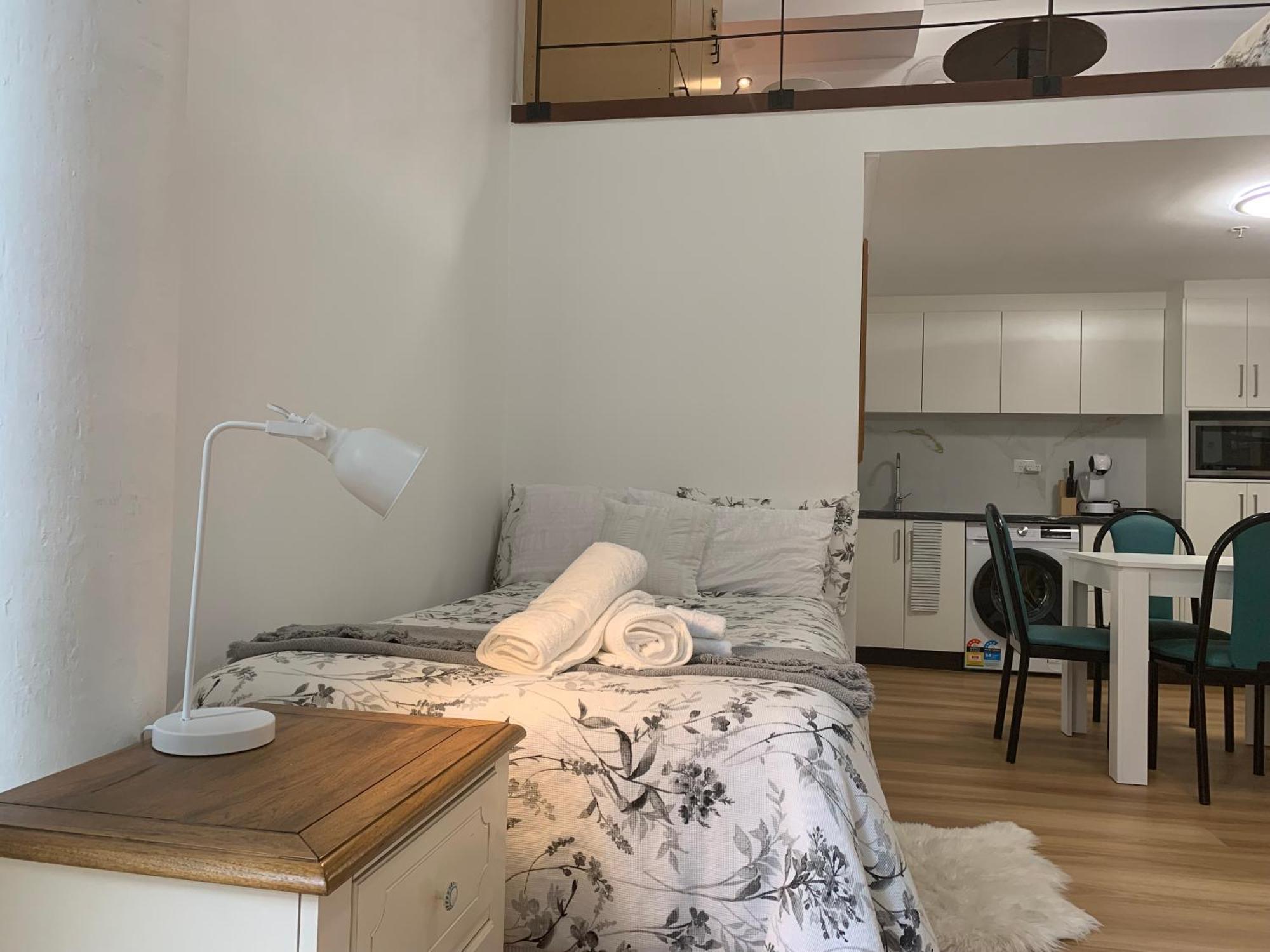 Broadway I Central, Spacious White 56sqm * Sydney